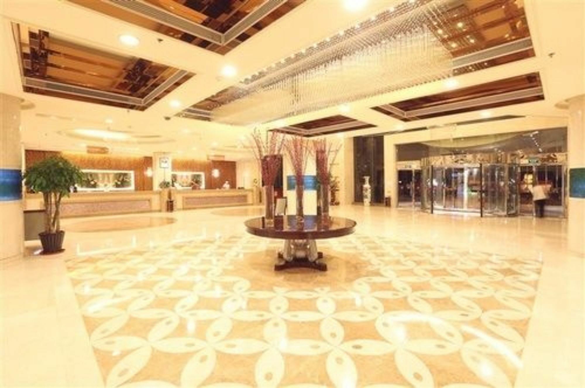 Qingdao Kuaitong International Hotel Екстериор снимка